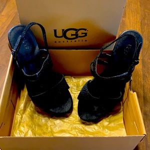 UGG sandal size 7